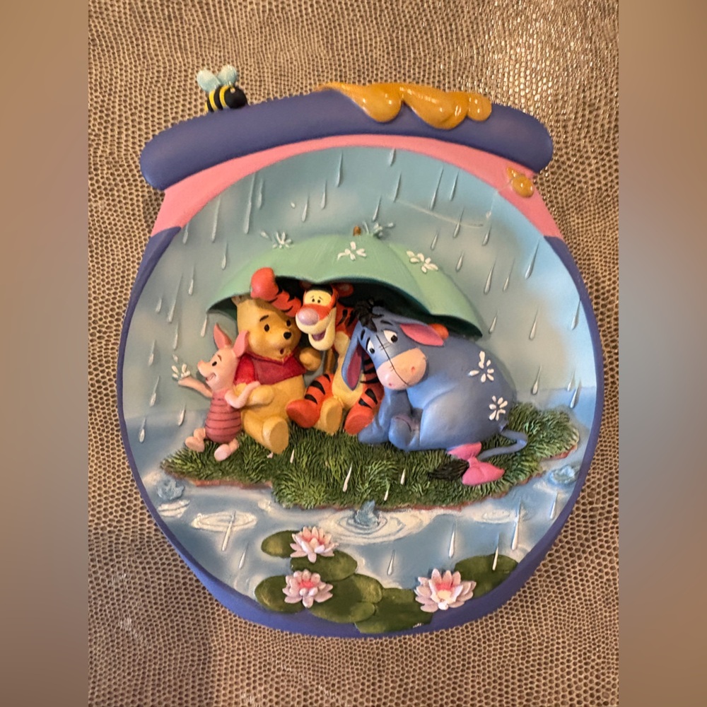 Disney Winnie the Pooh and Friends Rainy Day Scene Vintage collectible plate